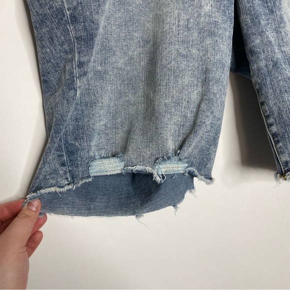 Slink Jeans Frayed Hem Bermuda Jean Shorts 18 - Picture 6 of 12